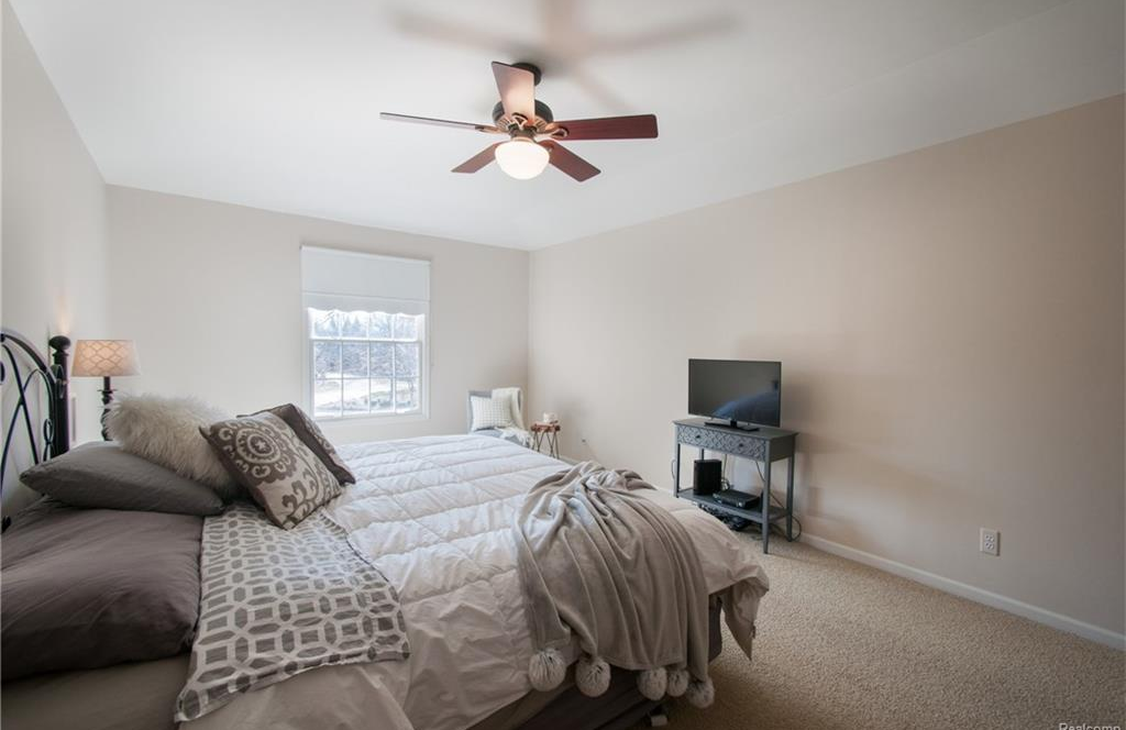 47320 Autumn Park Crt, Novi, MI 48374